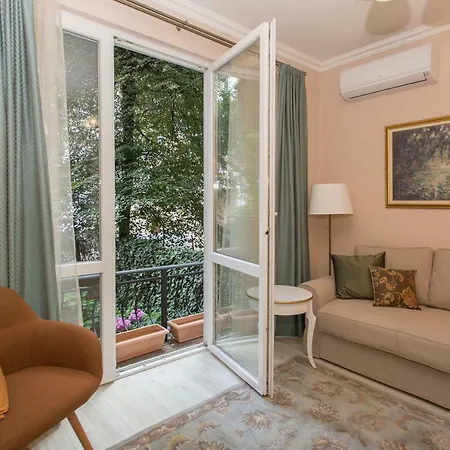 Romance And Cosy In The Heart Of Apartman Szófia